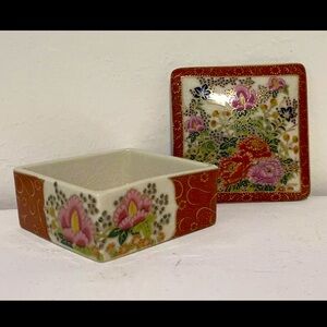 Old Japan Hand Painted Satsuma Trinket Box - Hand Painted